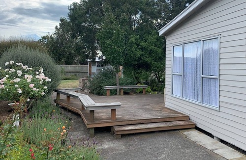 Waikuku Beach House | Bellbird Bach by the Beach