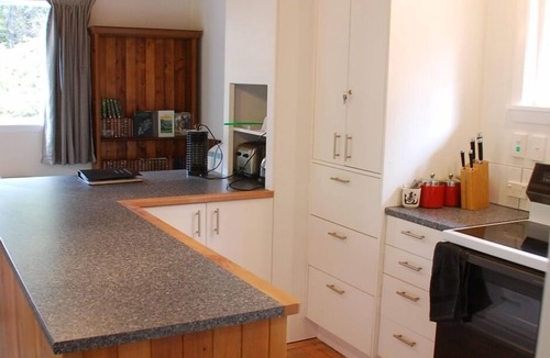 St. Arnaud House | Bellbird Bach on Lake Road