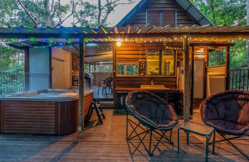 Kenilworth Cabin | Bellbird Studio, pet friendly, glamping getaway