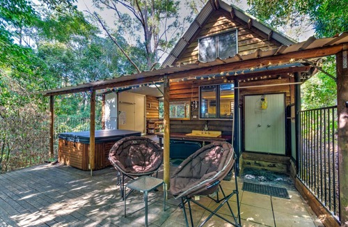 Kenilworth Cabin | Bellbird Studio, pet friendly, glamping getaway
