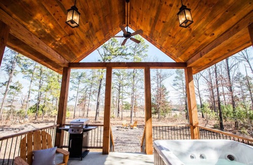 Smithville Cabin | BELLE ÂME CABIN w/queen bed