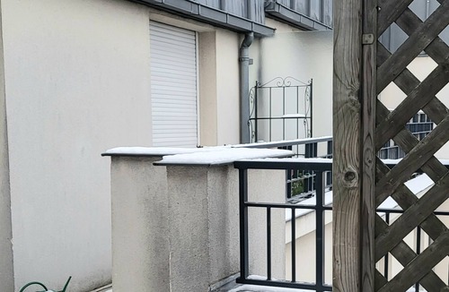 Issy-les-Moulineaux Bed & Breakfast | Belle Chambre sur Jardin, Dernier Étage et Terrasse