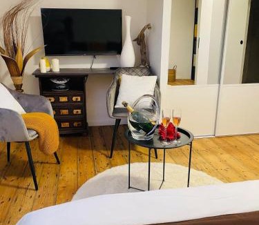 Douai House | Belle Chambre Au fil de l'eau chambre d'hôte salon et cuisine partagés
