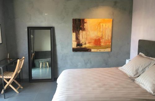 Pujaut Bed & Breakfast | Belle chambre avec vue dans maison d'architecte