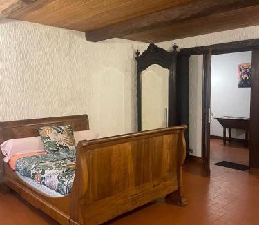 Hopitaux-Facultes House | Belle chambre en bois chez Antoine