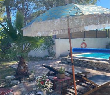 Beziers Bed & Breakfast | Belle chambre Le petit voyage ,jardin,piscine 10mn de Béziers
