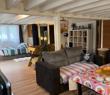 Beziers Bed & Breakfast | Belle chambre Le petit voyage ,jardin,piscine 10mn de Béziers