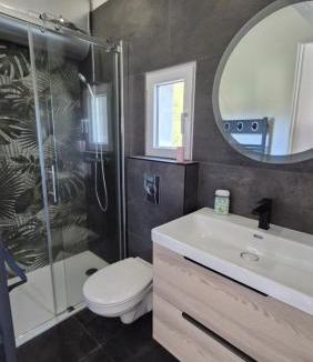 Saint-Martin-la-Plaine Bed & Breakfast | Belle dépendance