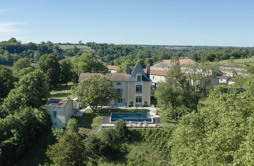 Azay-le-Brule Villa | Belle Demeure D'exception de 7 Chambres à la Campagne