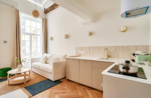 Quartier Saint-Ambroise Apartment | Belle epoque - Magnifique duplex avec mezzanine pour 4