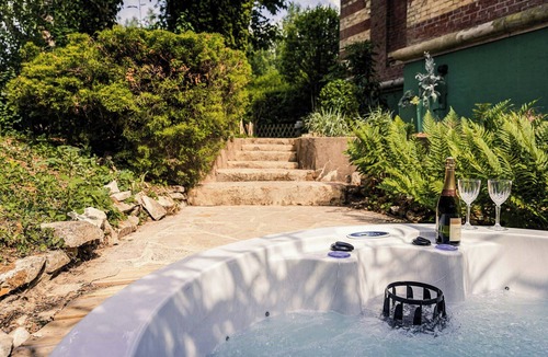 Forges-les-Eaux House | Belle Époque villa with hot tub in Forges-les-Eaux