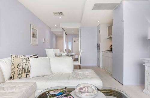 Glenelg Apartment | Belle Escapes - Bay View Lookout