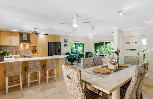 Redlynch House | Belle Escapes Waterfall Crossing