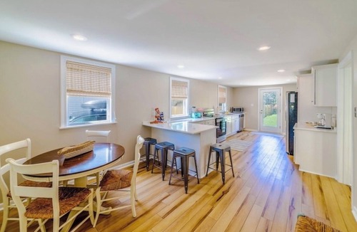 Cape Charles House | Belle is a cute cottage blocks from shops, bay, cafes