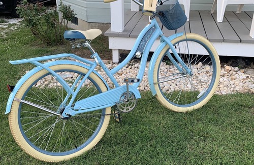 Cape Charles House | Belle is a cute cottage blocks from shops, bay, cafes