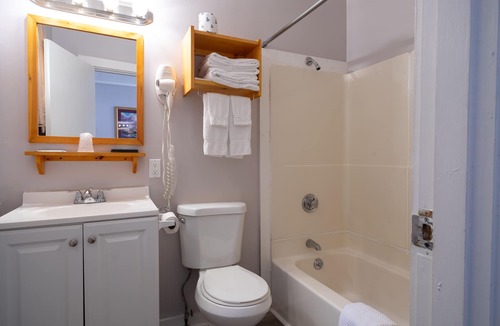 Salsbury Cove Hotel | Belle Isle Motel