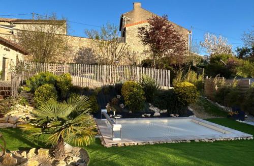Chasseneuil-du-Poitou House | Belle longère rénovée avec piscine à 5 minutes du Futuroscope