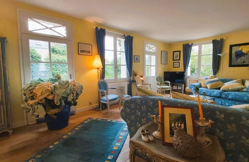 Saint-Cyr-sur-Loire House | Belle Maison de Caractère Avec Grand Jardin Clos