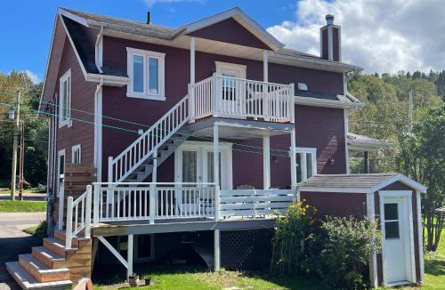 L'Anse-Saint-Jean House | Belle maison avec vue sur la rivière