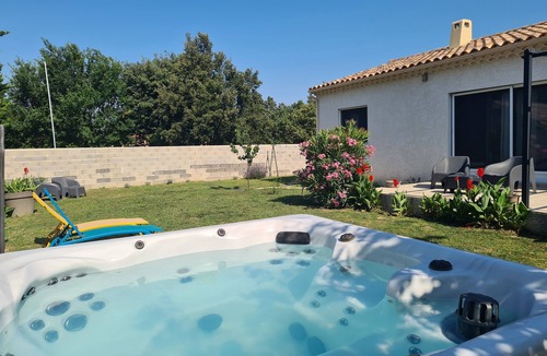 Bollene Villa | Belle Maison Avec Jacuzzi en Provence