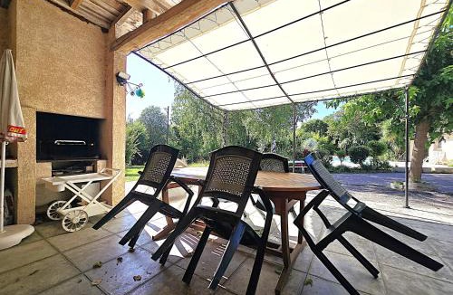 Mas-Grenier House | Belle maison Mas Grenier - 14 personnes - 11 lits - Piscine privée - Grand jardin - Jeux enfants - Parking gratuit sur place