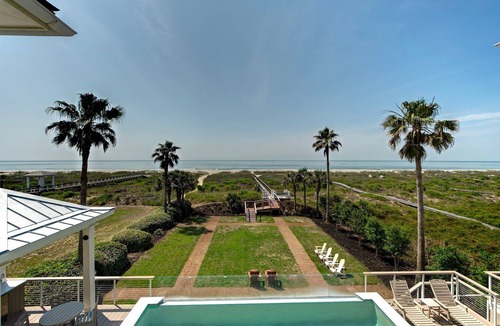 Isle of Palms House | 'Belle Mer'~ OCEAN FRONT, PRIVATE POOL, HOT TUB, ELEVATOR