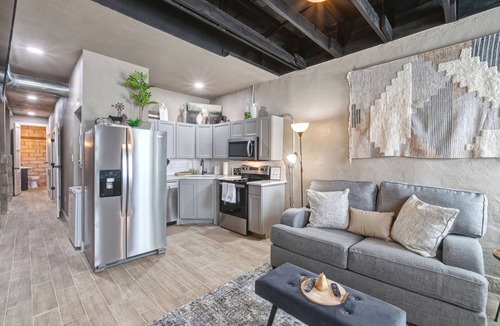 Baird Apartment | Belle Plain Inn Rustic Refuge