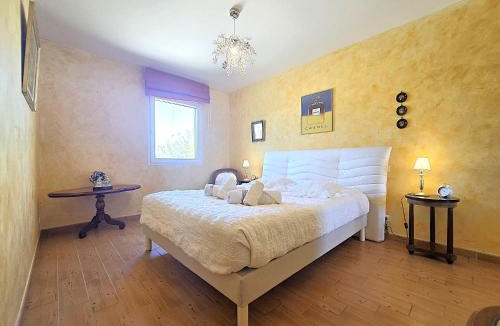 Realville House | Belle villa Réalville - 6 personnes - Piscine et parking privés - Véranda climatisée - Terrasse - 3 chambres doubles