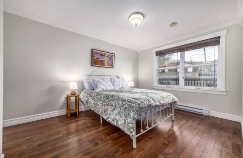 Upper Island Cove House | Belle Vue Cottage - Upper Island Cove
