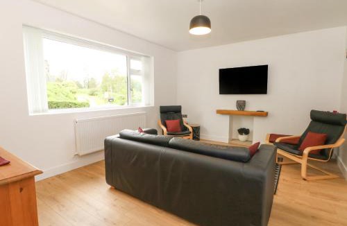 Mow Cop House | Belle Vue