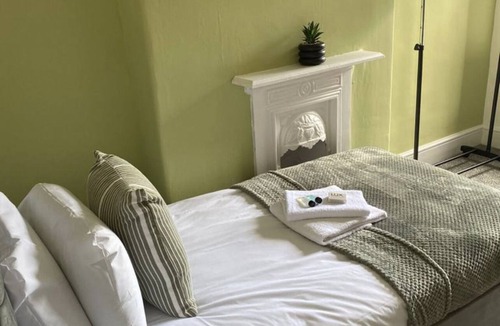 Cwm Frwd Oer House | Belle Vue