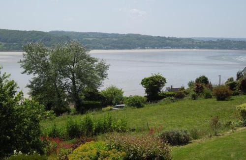 Saint-Michel-en-Greve Apartment | Belle vue sur mer