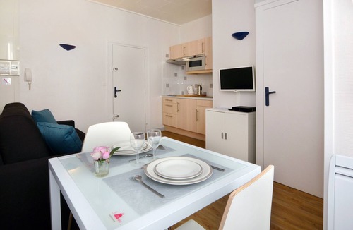 Bellecour - Hotel Dieu Apartment | Bellecour, very well-appointed studio with balcony