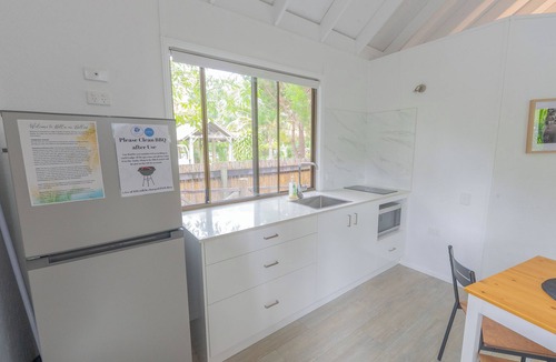 Amity Point Cabin | Belles on Ballow - Lorikeet Lodge