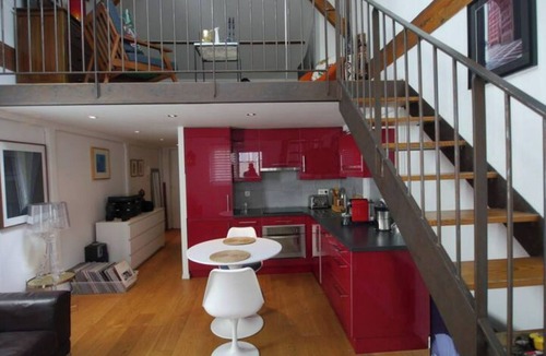 Combat Apartment | Belleville metro station