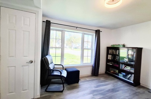 Shannonville House | Belleville Salmon River Cottage