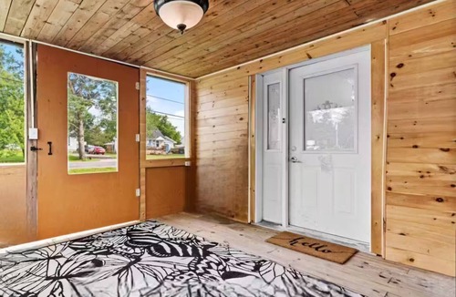 Shannonville House | Belleville Salmon River Cottage