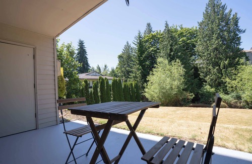 West Bellevue Apartment | Bellevue 2B condo: downtown + Light rail