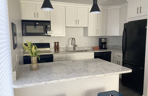 Bellevue Avenue Historic District Condo | Bellevue Ave - Pool - Steps to Everything!