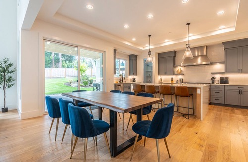 East Lake Hills House | Bellevue Dream w/Spacious 6BR Luxury Home