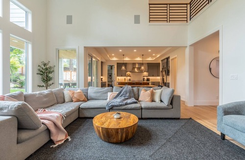 East Lake Hills House | Bellevue Dream w/Spacious 6BR Luxury Home