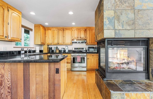 Eastgate House | Bellevue Forest Haven Hideaway