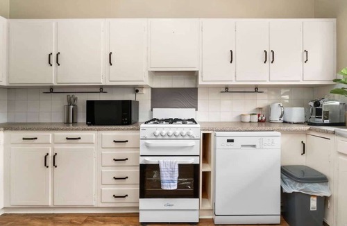 Bellevue Heights House | Bellevue Heights HolidayHome - Flinders Uni & Med