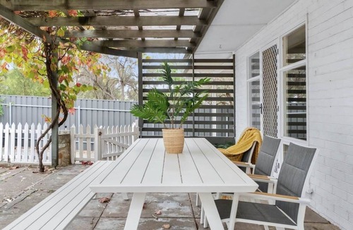 Bellevue Heights House | Bellevue Heights HolidayHome - Flinders Uni & Med