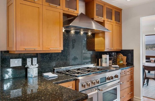 East Lake Hills House | Bellevue Lakeview house