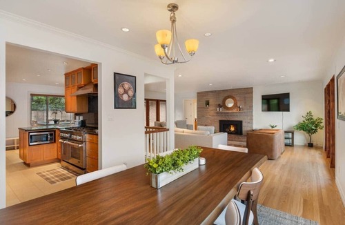 East Lake Hills House | Bellevue Lakeview house