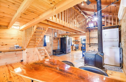 Bellevue Apartment | Bellevue Log Cabin w/Gas Grill & Creek Access