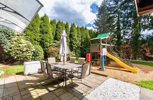 Somerset House | Bellevue Luxury & Spacious Daylight Basement