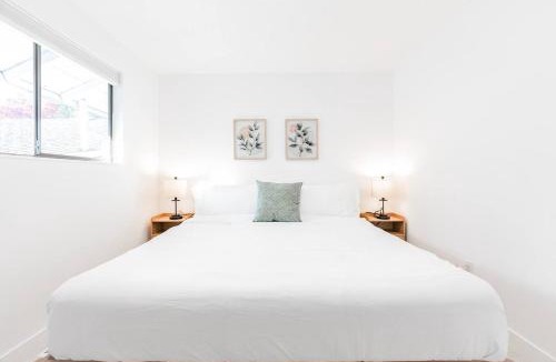 Northeast Bellevue House | Bellevue Oasis with 6 BR Haven!