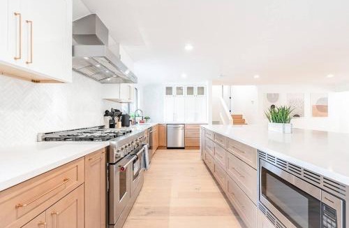Northeast Bellevue House | Bellevue Oasis with 6 BR Haven!